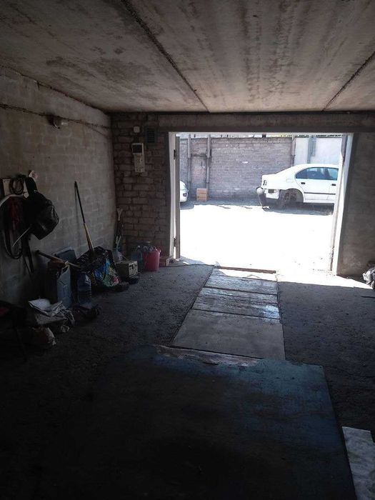 Кап. гараж 24кв.м в центре города. возле Арман Мебель. По ул. Седова.