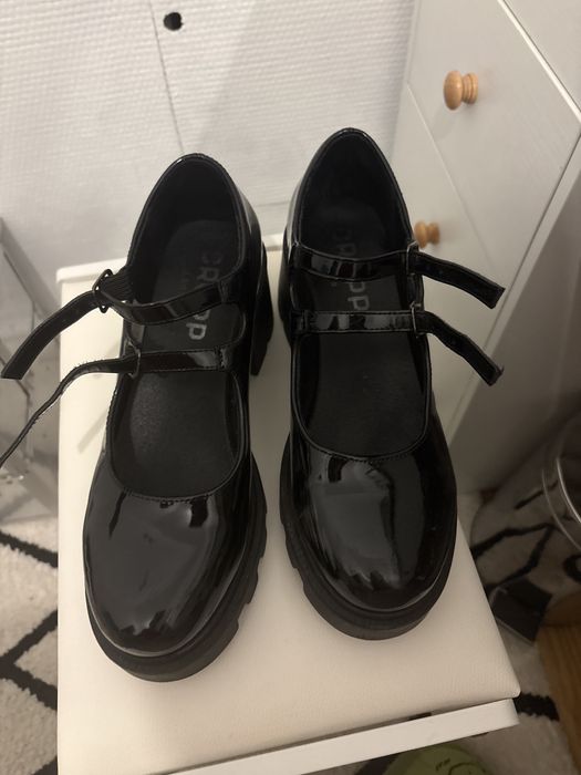 Lakierki polbuty cropp r 39