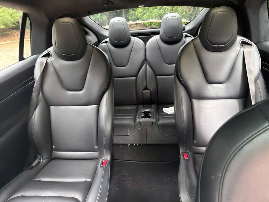 Tesla Model X      2022