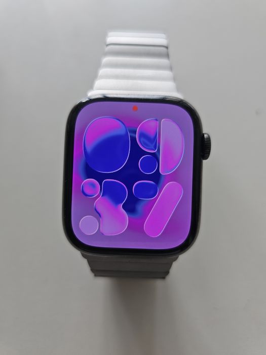 Apple Watch Series 8 45mm GPS+Cellular em aço inoxidável