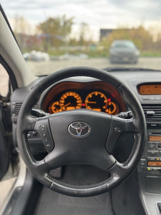 Toyota Avensis 2,0d механіка в гарному стані