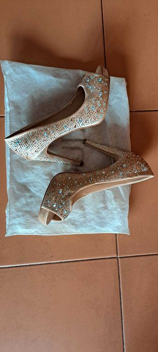 Sapatos cerimónia marca "Caravela"