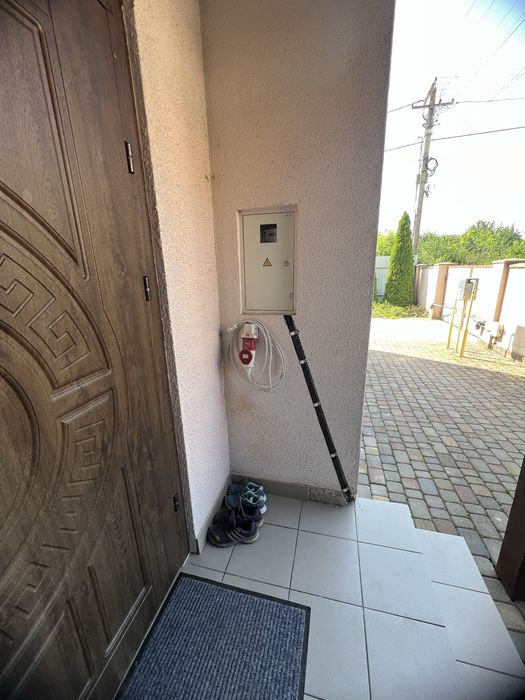 Продається двохповерховий котедж