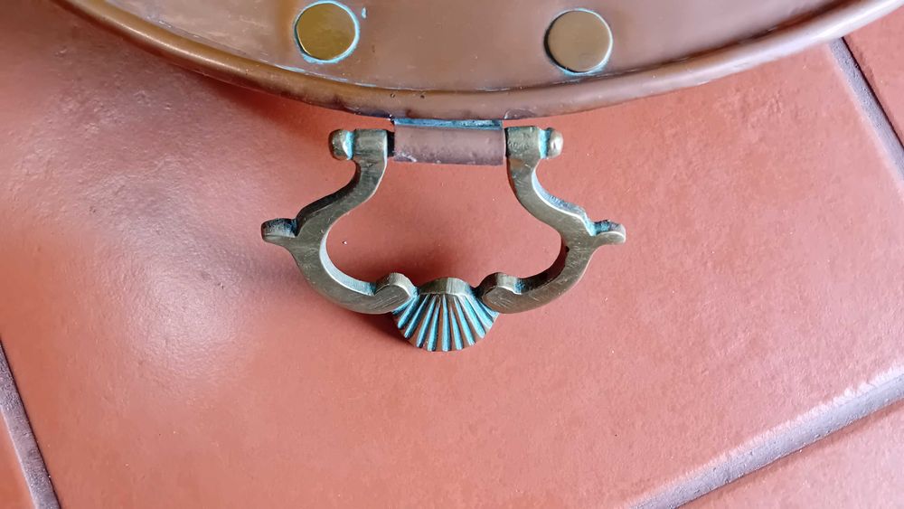 Vendo uma panela e uma braseira, em cobre