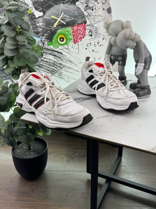 Кросівки шкіряні Adidas Strutter 43 розмір Е14197