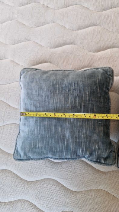 Conjunto 3 almofadas de tecido aveludado azul 
28 cm x 24 cm