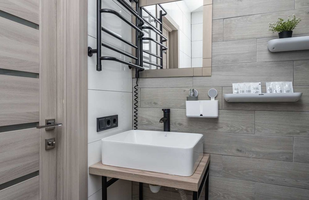 Є своє укриття! Стильна студія біля метро, Бажана, 17.