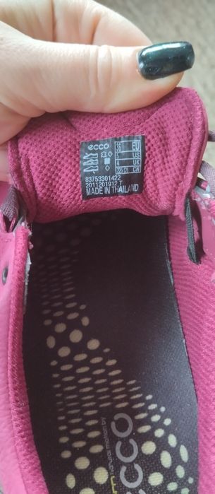 Кросівки фірмові