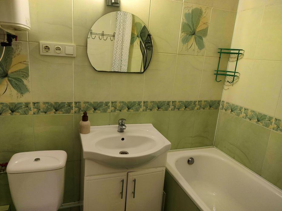 Погодинно, подобово. Квартира біля Ж/Д вокзалу. Вулиця Жилянська 76.