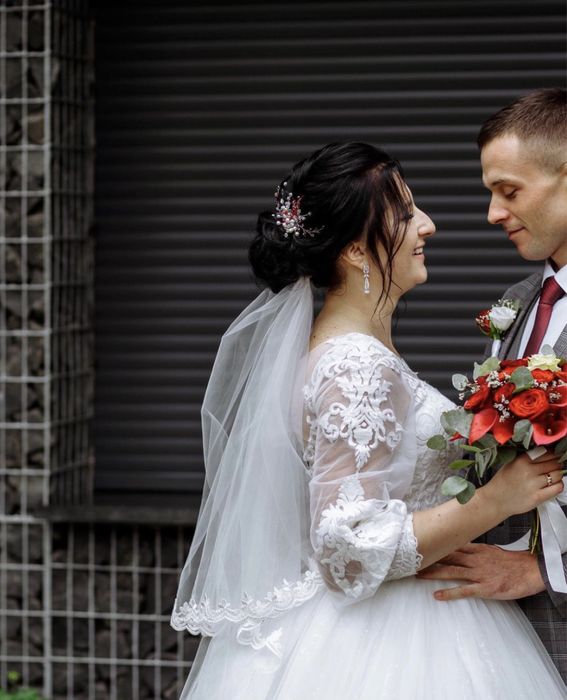 Розкішна весільна сукня