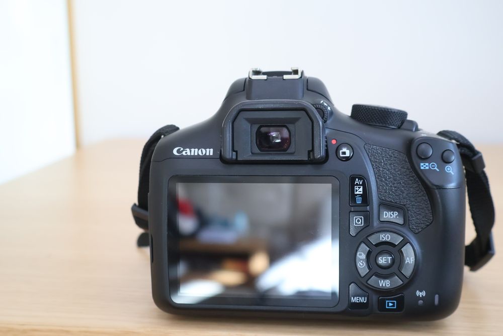 Canon EOS 1300D + EFS 18-55mm