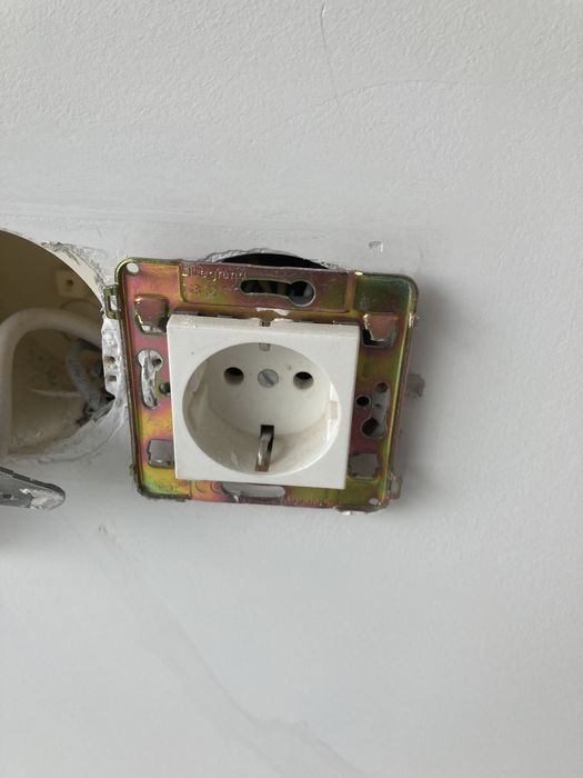 Interruptor e tomadas legrand