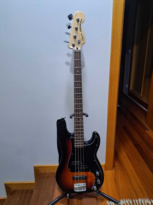 Baixo Fender Squier