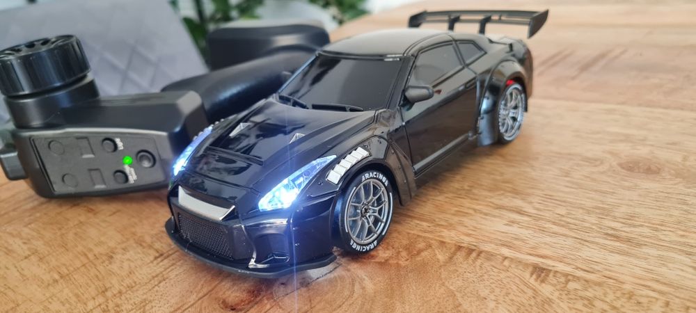 Zdalnie sterowany model do driftu