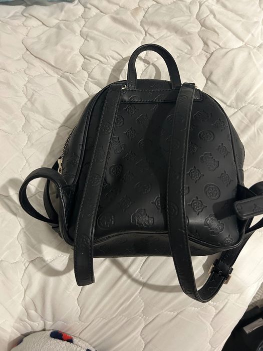 Mochila  Guess pratica