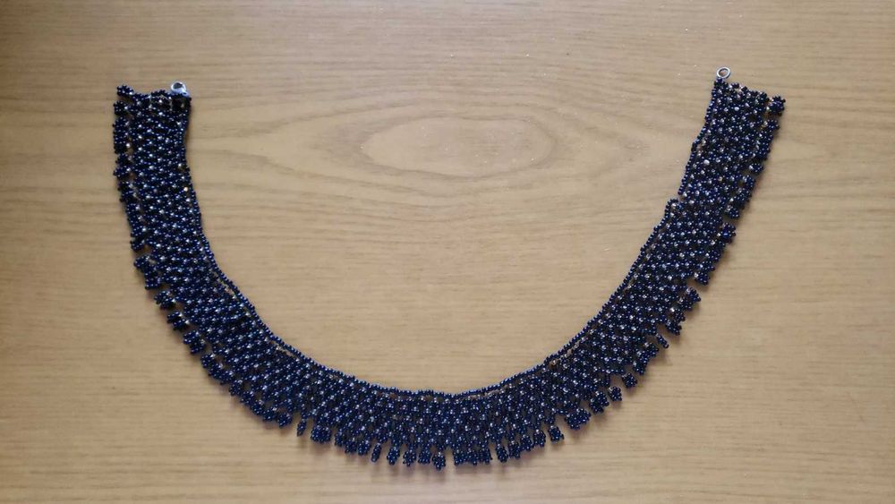 Ожерелье из бисера красное