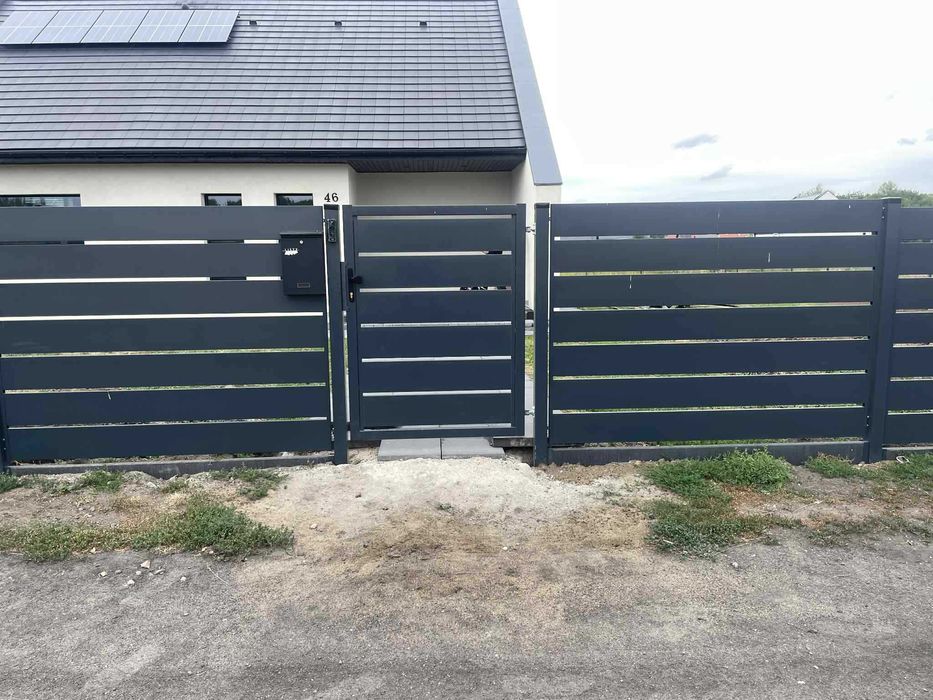 Nowoczesne Ogrodzenie Palisadowe z Montażem i Bramą