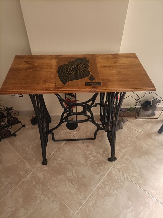 Mesa com estrutura ferro