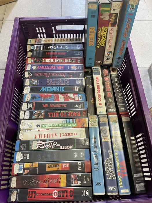 Cassetes VHS em caixa