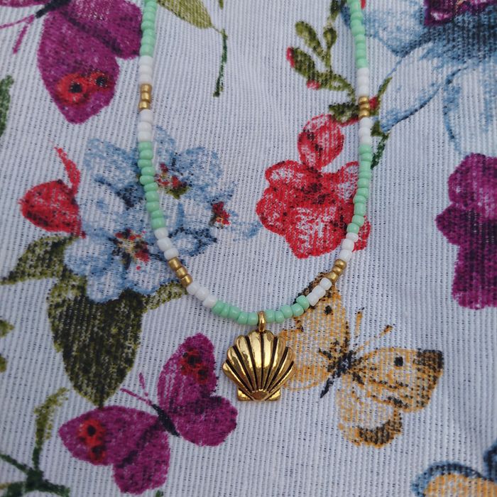 Colar de missangas verde & branco