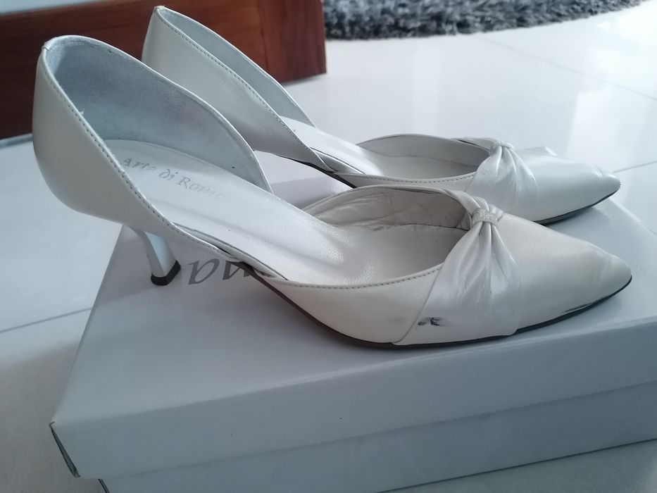 Buty ecru skórzane