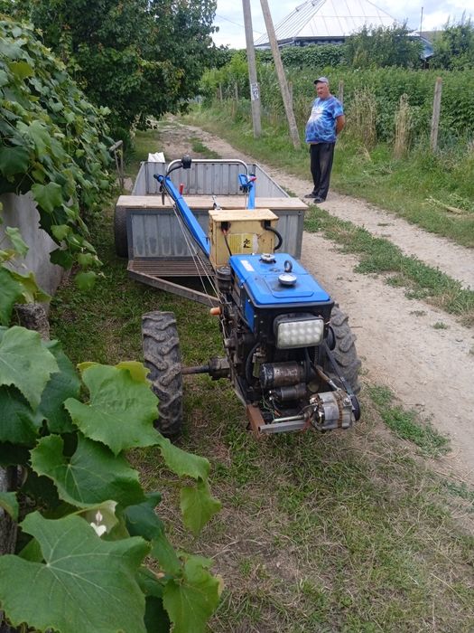 Продам мотоблок 8кн з принципом та навісним