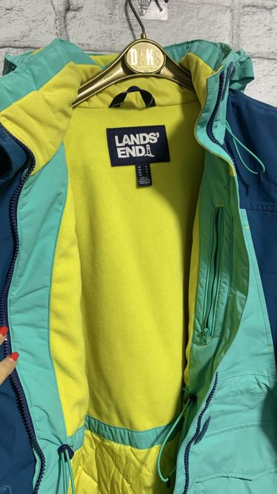 Продам женскую стильную зимнюю куртку