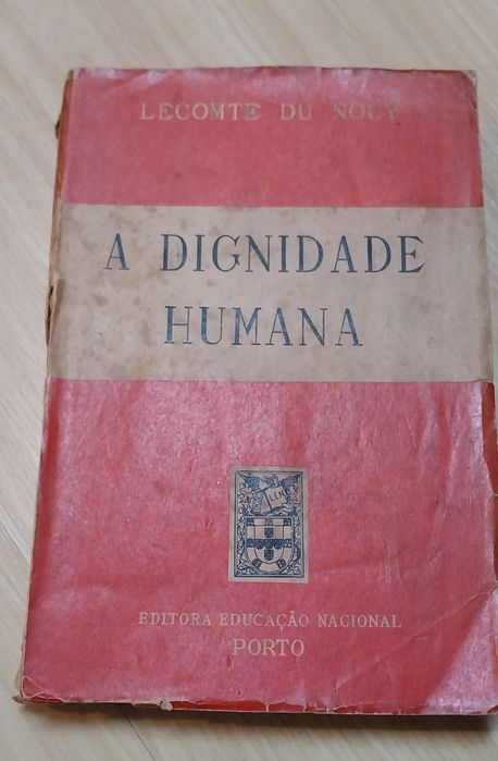 Livro antigo "A dignidade humana"