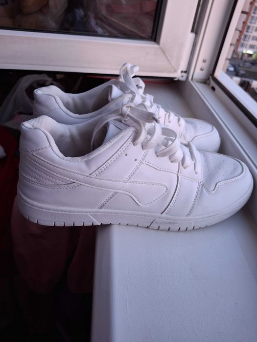 Кросівки, крассовки