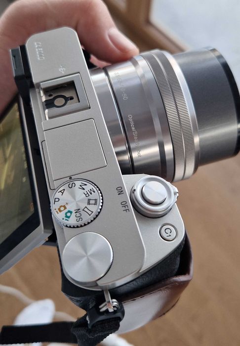 Sony Alpha a6000 (ILCE-6000LS) + 16-50 mm (srebrny)