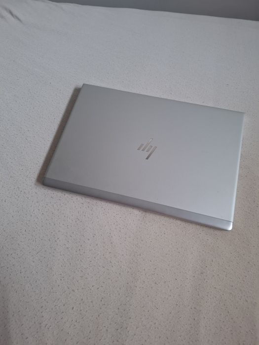 Laptop HP srebrny