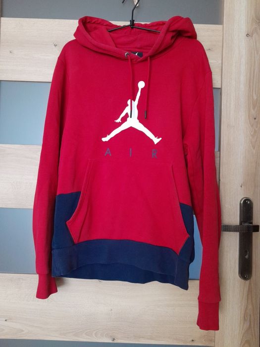 Czerwoną bluza Jordan M z kapturem