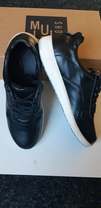 Кроссовки  кожанные 42р