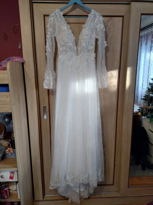 Suknia ślubna z trenem