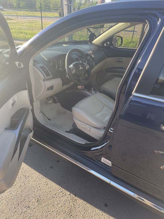 Mitsubishi Outlander XL 3.0 V6 2011p.