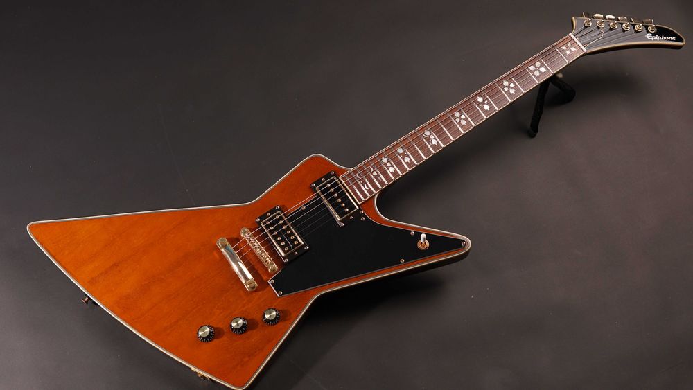【おさとう】Epiphone Explorer Epiphone Korina Explorer Aged Natural – Thomann Polska