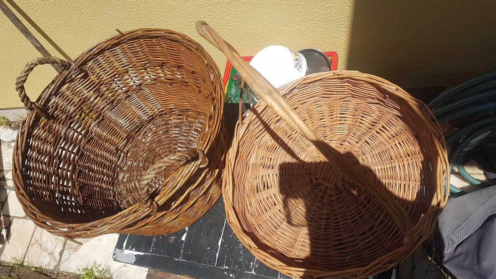 2 cestos antigos grandes