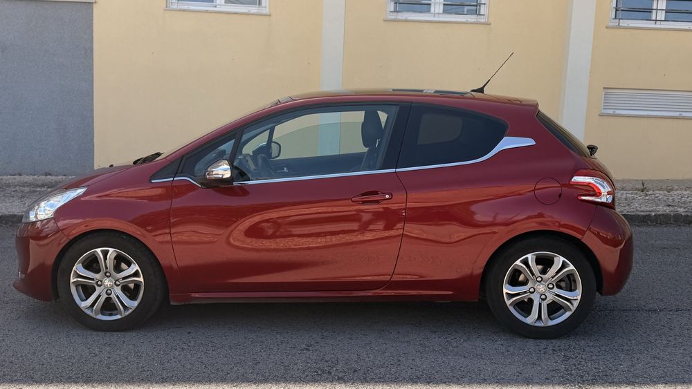 Peugeot 208  1.4  VTI  ACTIVE muito estimado, de garagem, particular , Nacional