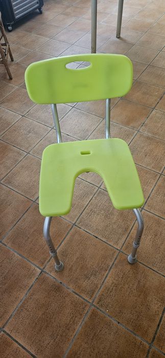 cadeira de banho Danúbio da Orthos em aluminio,
