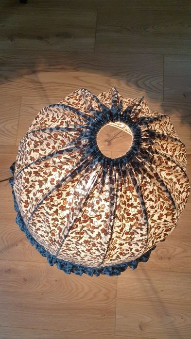 Lampa stojąca stołowa