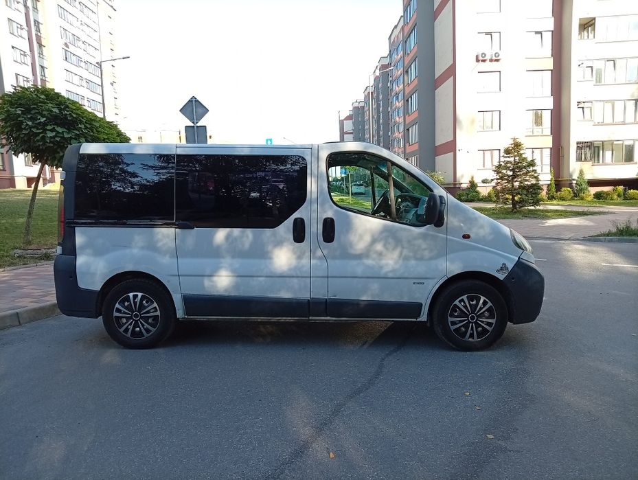 Продам Опель Віваро 1.9 дизель Opel Vivaro 2003 рік