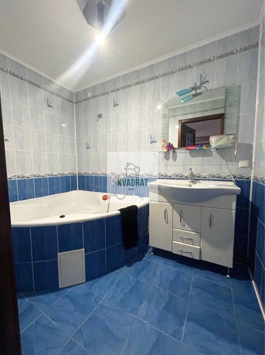 Продам велику 3-х кімнатну квартиру з індивідуальним опаленням