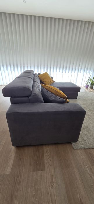 Sofá cinzento com chaise longue