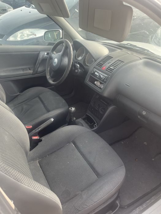 Carro Volkswagen Polo 1.0 de 2001 pra vender por peças