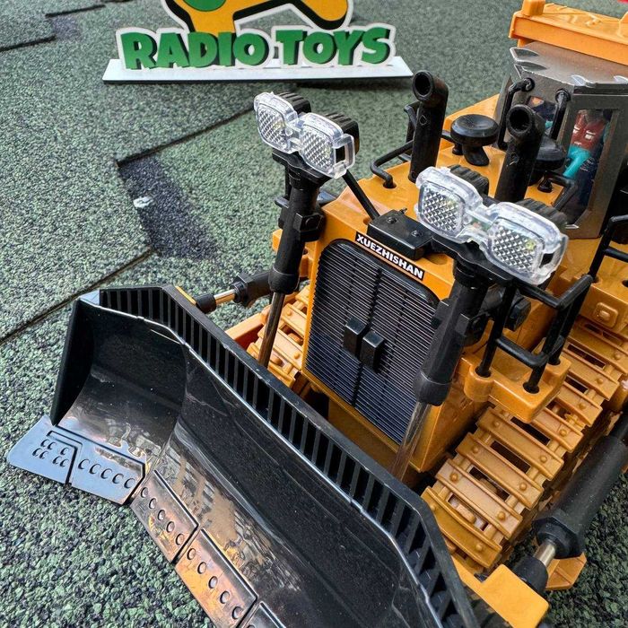 Бульдозер на радиоуправлении WALL-E. Бульдозер на пульте управления