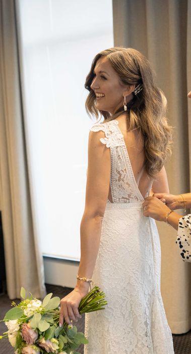 Elegancka suknia ślubna.