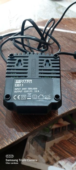 Carregador de baterias