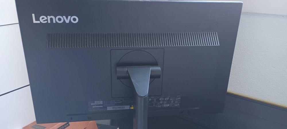 Para peças- monitor Lenovo A16215FTO-22"