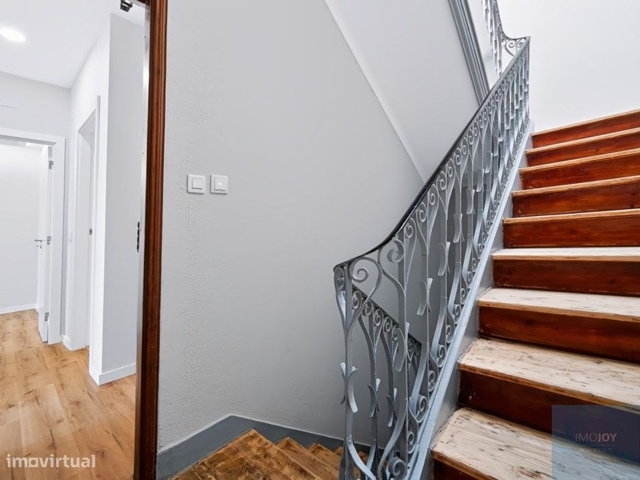 Apartamento T2 Remodelado com Terraço Privativo na Ajuda em Lisboa