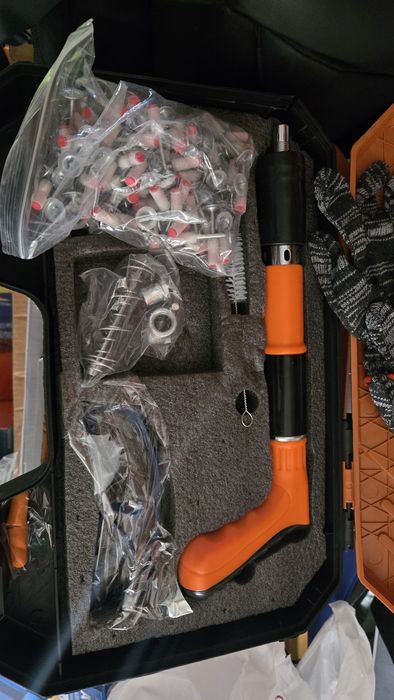 Nivel laser 12 linhas verde + oferta da pistola  para betão